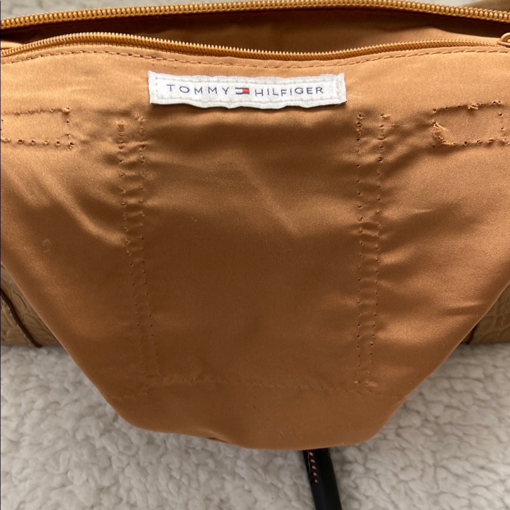 Tommy Hilfiger Tan Shoulder Bag with Alligator Print - Picture 8 of 9